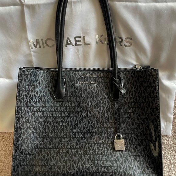 Michael Kors Patent Leather Large Mercer Tote